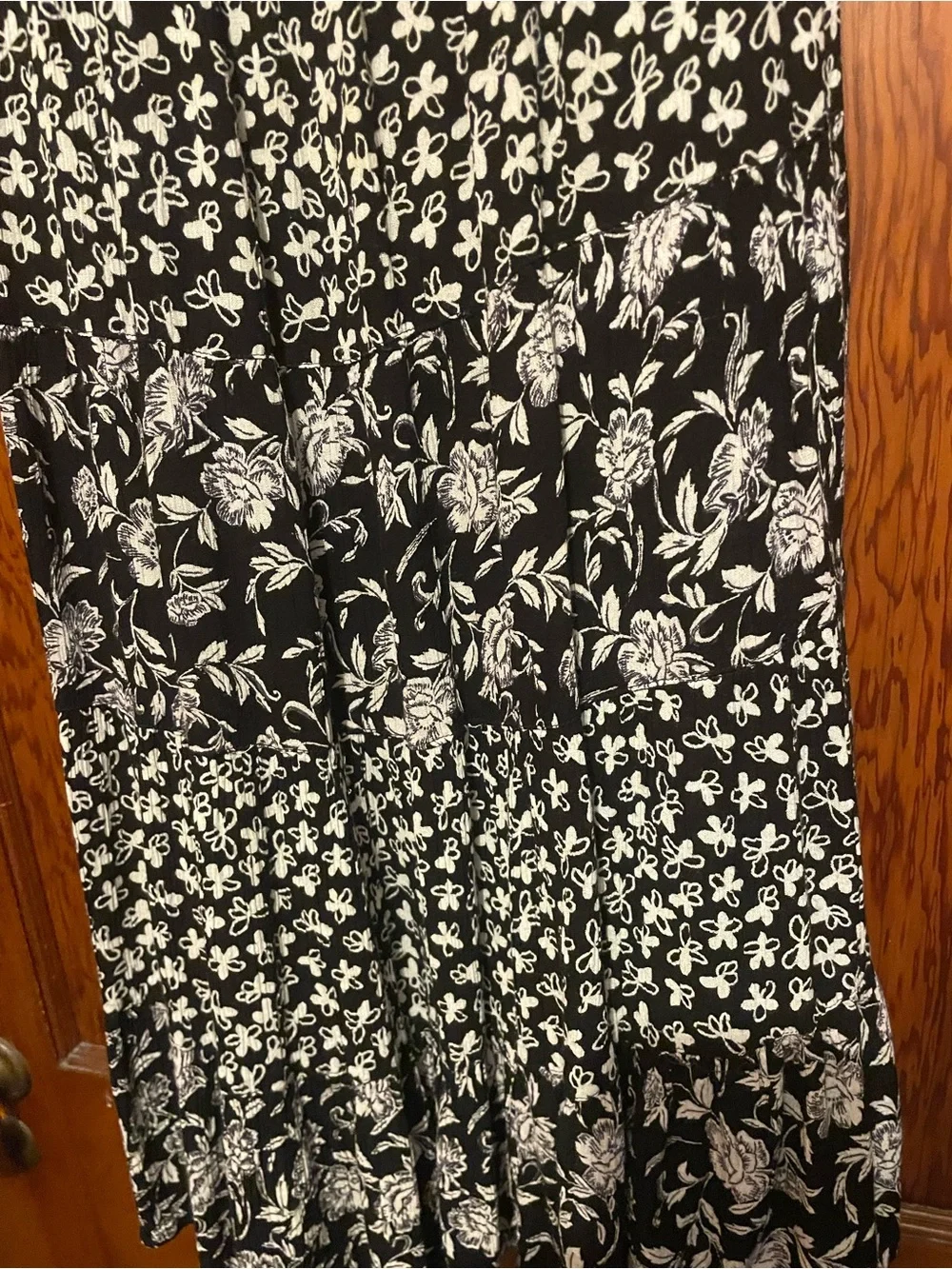 Black & White Floral Tiered Midi Dress - Sleeveless Scoop Neck - Picture 5 of 9
